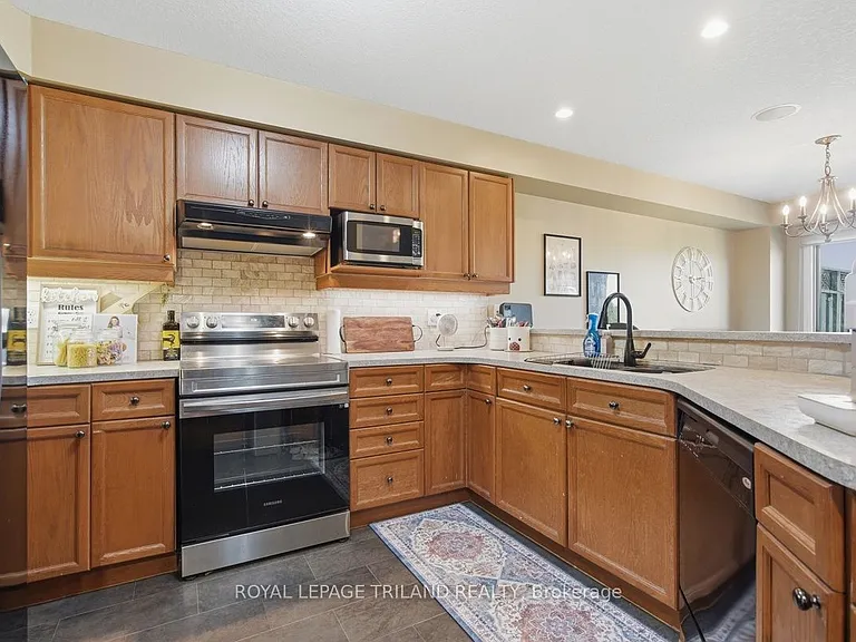 600 Hyde Park Rd #127 — Photo 13