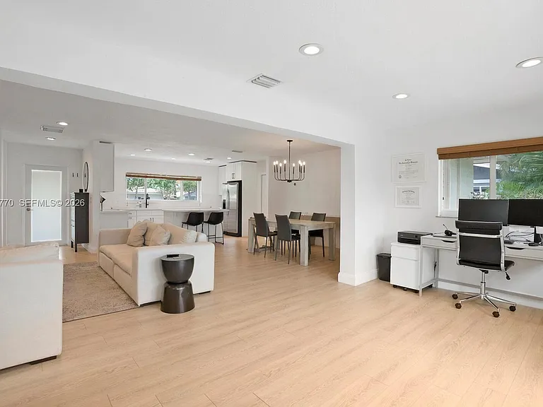 1365 SW 9th St — Photo 8
