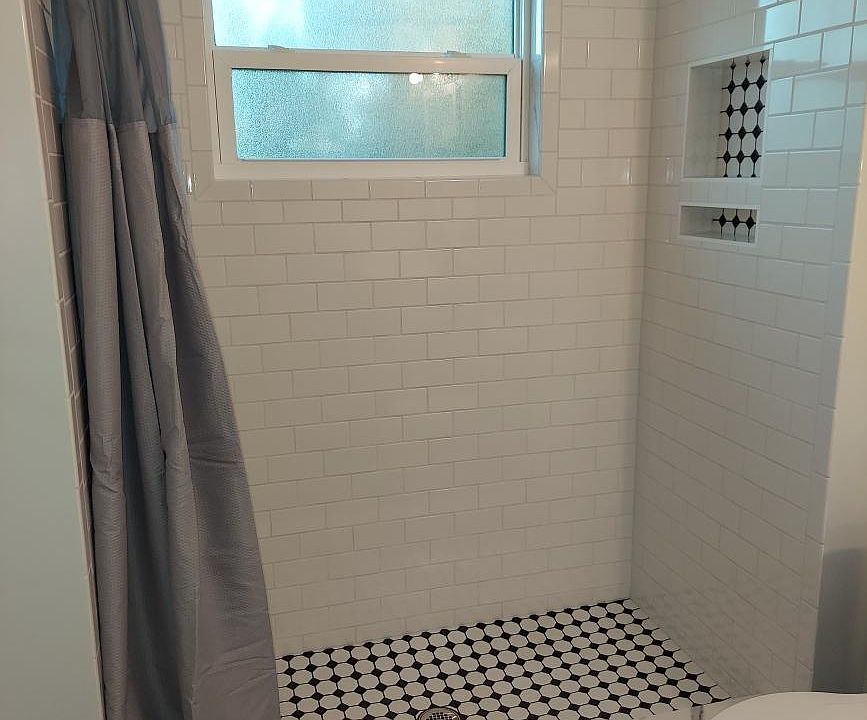 1st image of 51 S Lee St