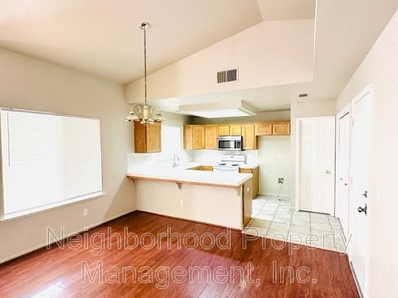 3rd image of 6038 N Tracy Ave