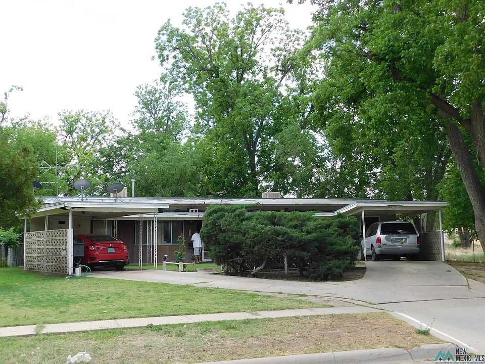 1st image of 700 E 3rd St