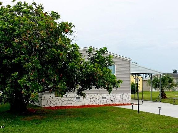 3rd image of 909 Hawthorn Cir