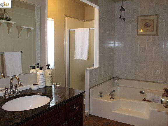 4th image of 82 Creekside Dr