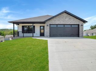 420 Cloverleaf Dr, Washington, MO 63090