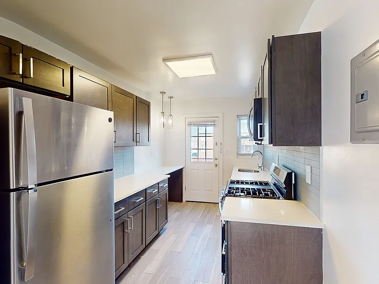 Lindcrest Apartments — Photo 13