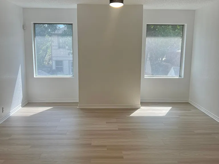 1161 Victoria Dr — Photo 8
