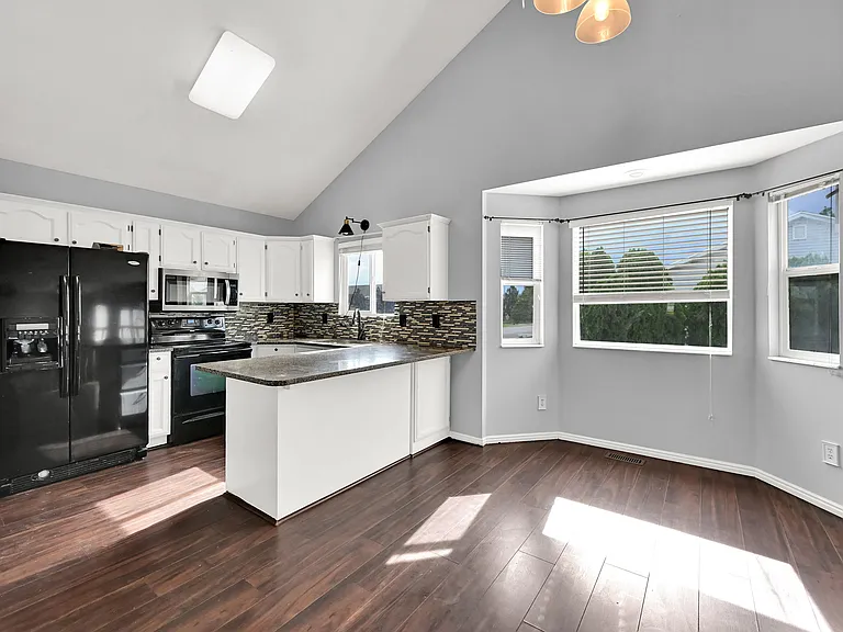 5991 S 3260 W — Photo 10