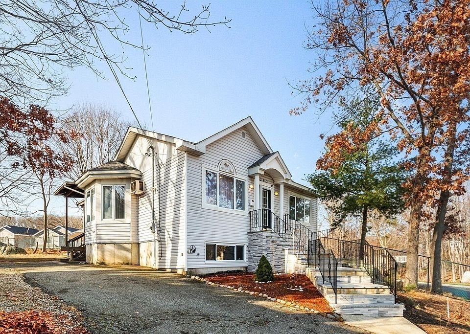 1st image of 240 Woodland Ave N