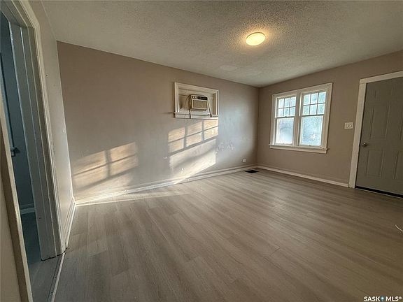 4th image of 1705 Quebec STREET