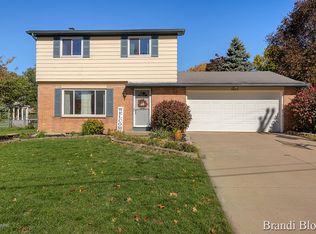 5065 Surf Dr NE, Rockford, MI 49341