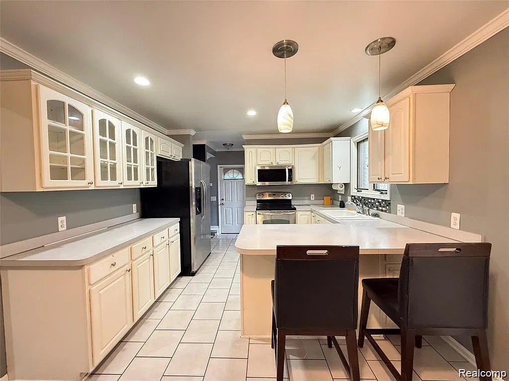 3 bed, 1.5 bath, 2132 sqft, $2,000 — Photo 4