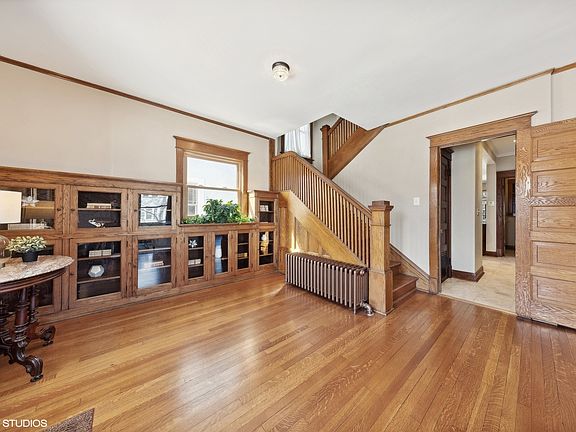 4th image of 302 8th Ave