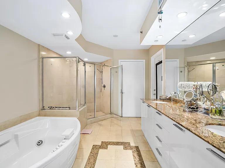 18911 Collins Ave #506 — Photo 34
