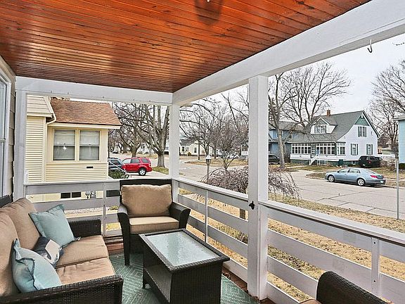 3rd image of 1012 Pennoyer Ave
