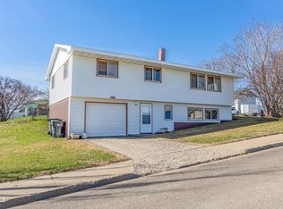 405 Division St NE, Mandan, ND 58554