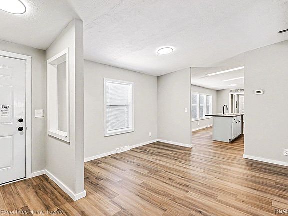 2nd image of 45822 Bonaventure Dr