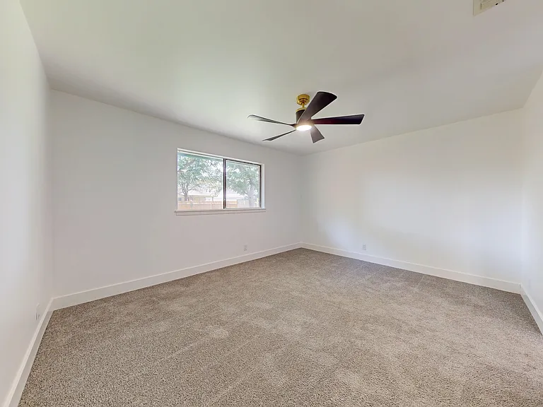 318 Renee Dr — Photo 21