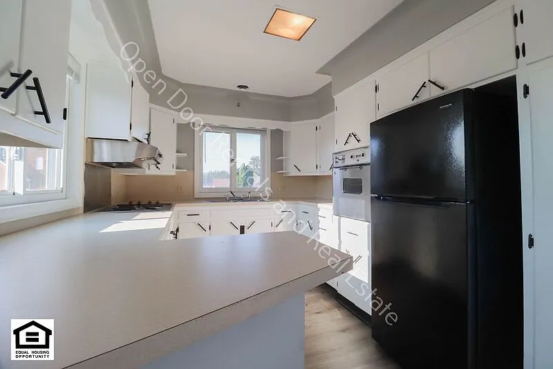 2 bed, 1.0 bath, $900 — Photo 4