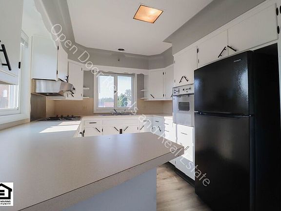 4th image of 202 W Main St #2