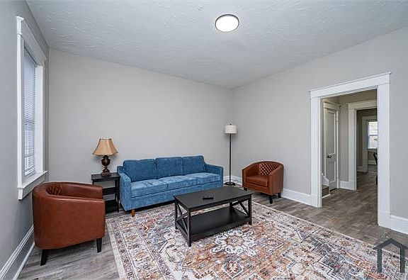 3rd image of 1015 Bank St
