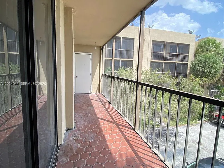 8635 NW 8th St #305 — Photo 6