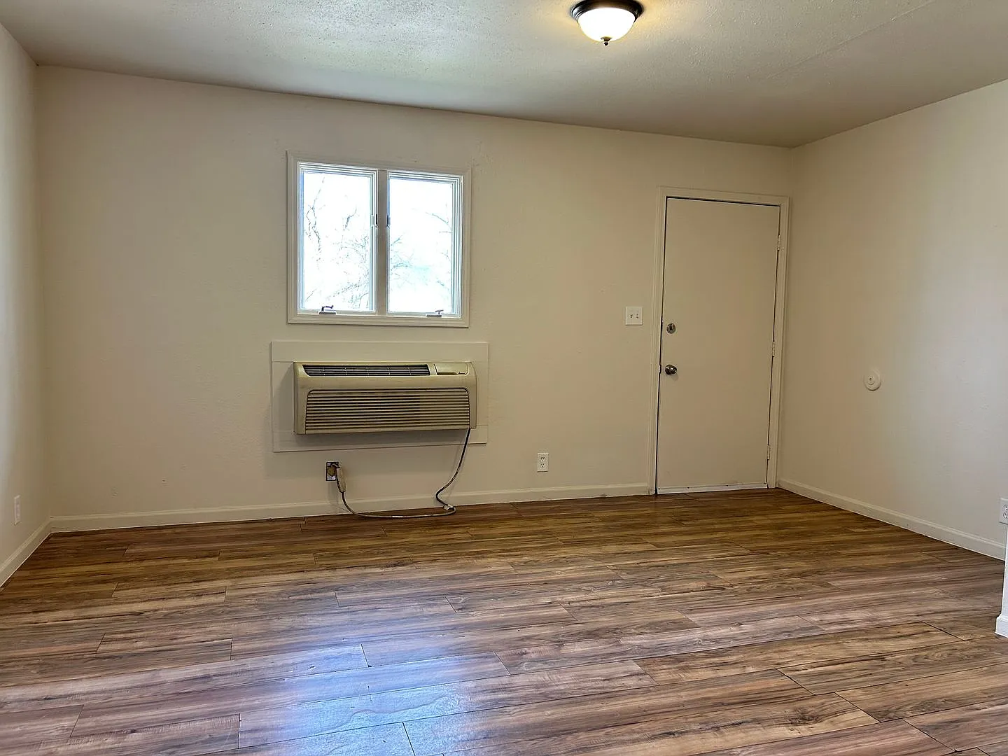 Newly Remodeled, Close to Fort Riley — Photo 2