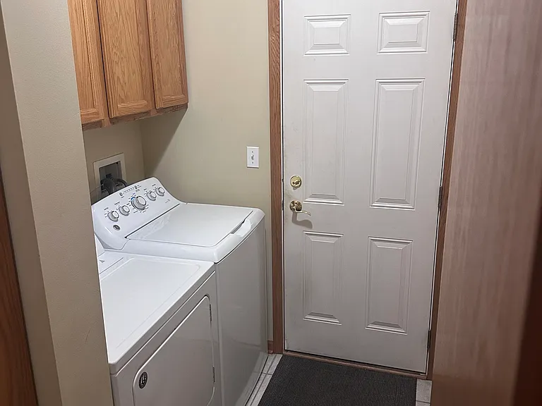 1628 Devonshire Ln — Photo 8