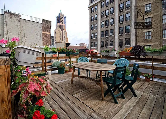 Sold by New York Residence | media 16