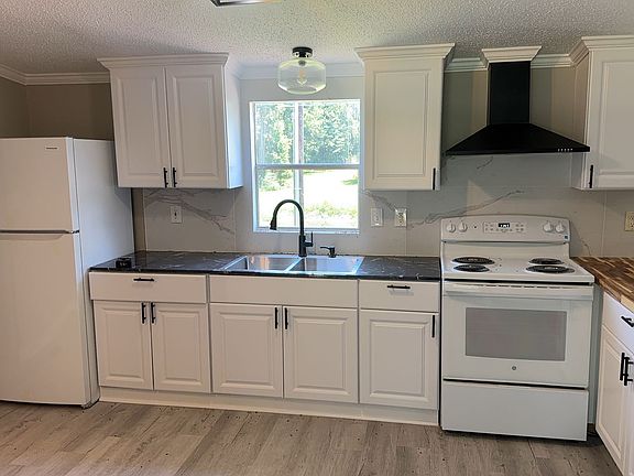 2nd image of 234 Clarks Landing Rd