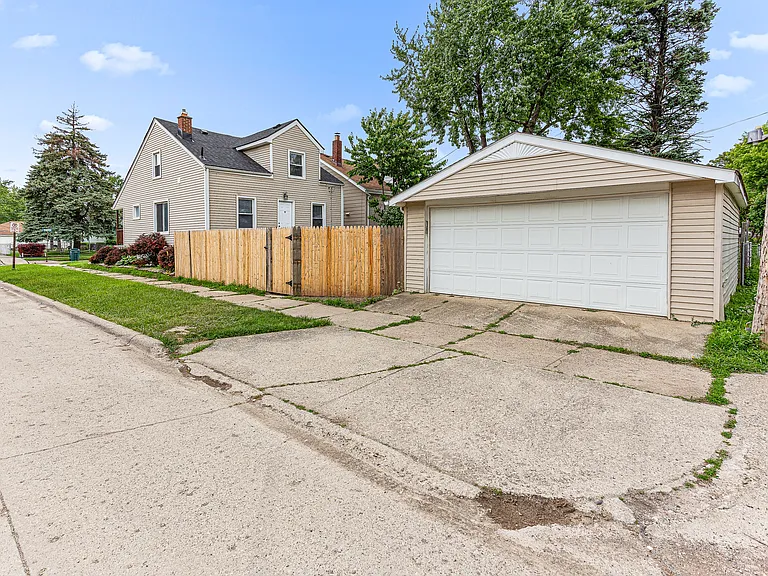 1473 Empire Ave — Photo 15