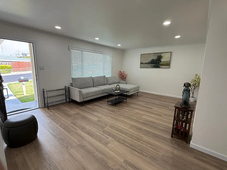 220 Sequoia Ave — Photo 3