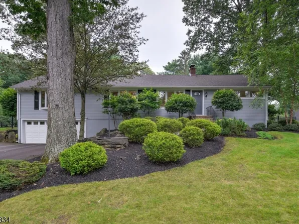 24 Hamilton Dr East, North Caldwell Boro, NJ 07006