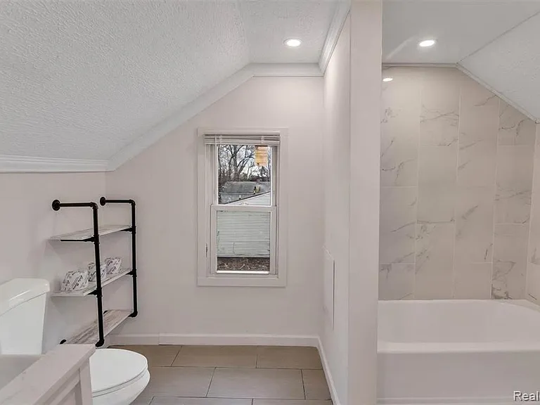 20830 Westview Ave — Photo 5