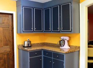 24 Robinhood Dr, Gales Ferry, CT 06335