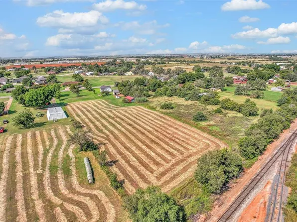 1741 Walton Rd, Clinton, OK 73601