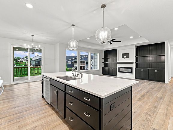 4th image of 17865 Valleyview Dr