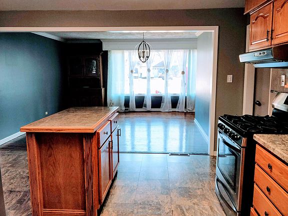 5th image of 10216 Charles Ave