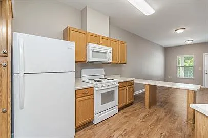 131 Nevada Ave — Photo 5