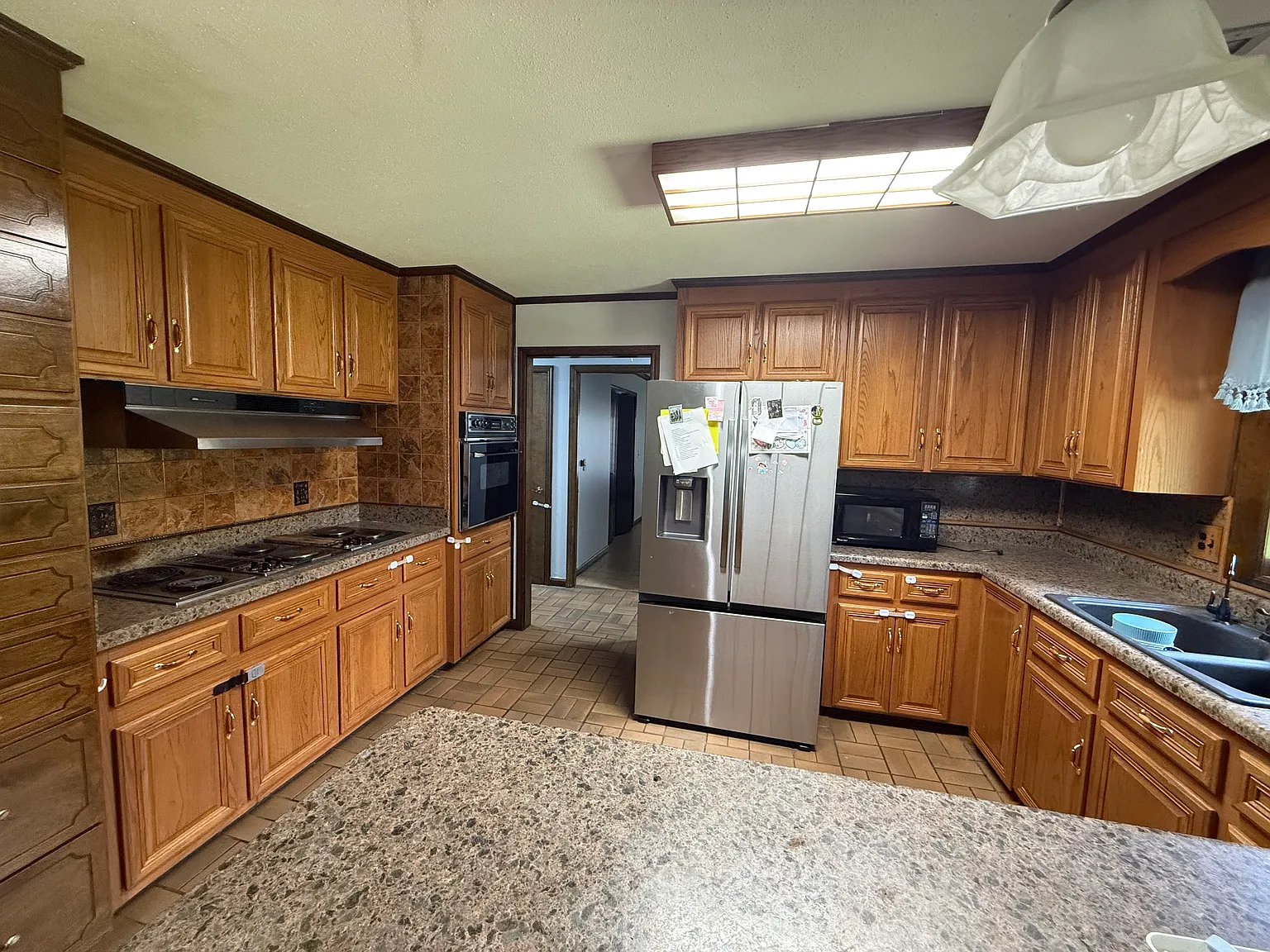4 bed, 2064 sqft, $1,900 — Photo 2