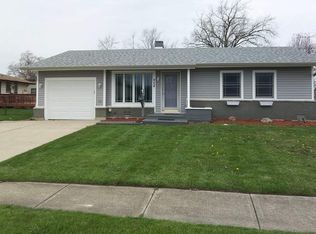 924 Hartford Ln, Elk Grove Village, IL 60007