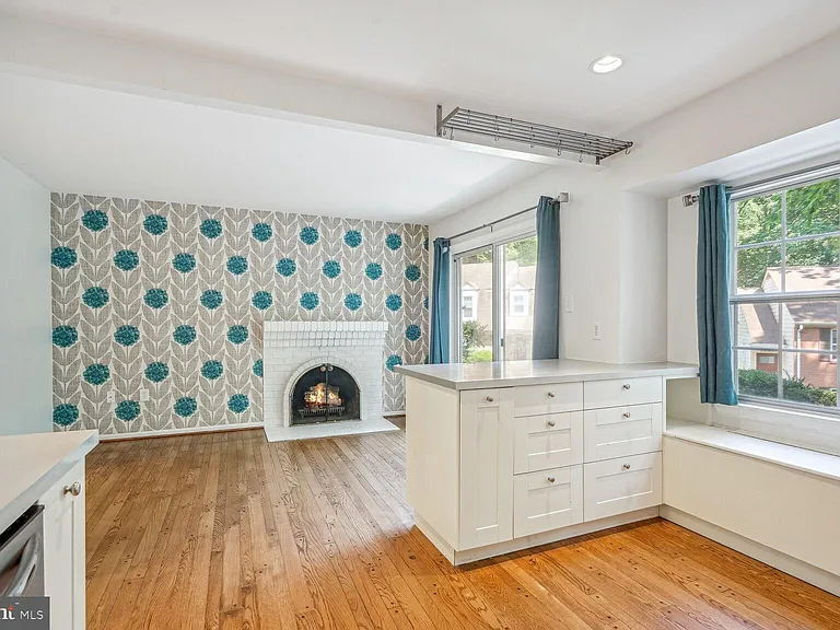 9909 Hemlock Woods Ln — Photo 5