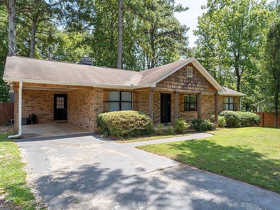 5th image of 1382 Cave Springs Rd