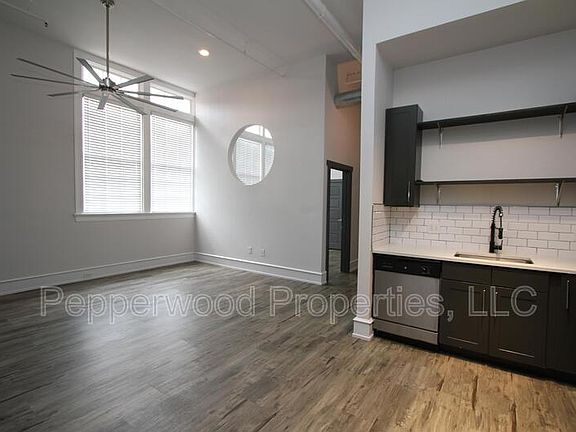 2nd image of 600 Magnolia St APT 100