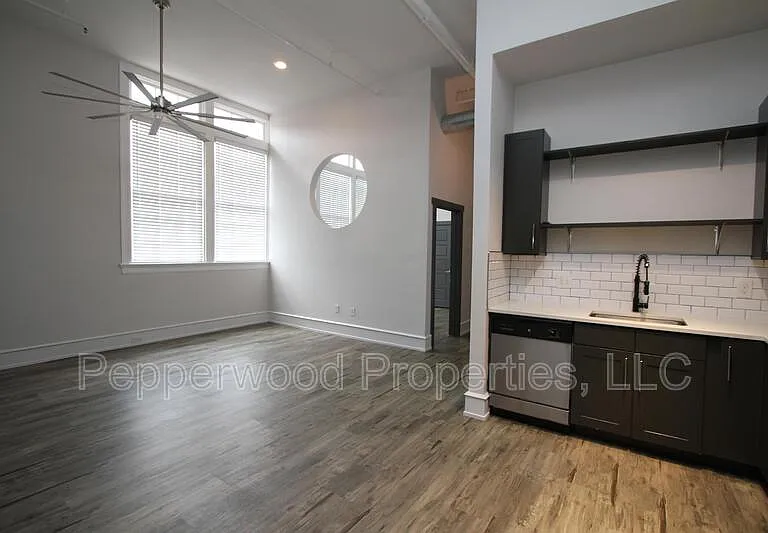 600 Magnolia St #100 — Photo 3