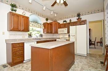 4th image of 360 Arbor Glen Dr