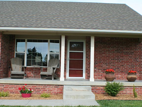 3rd image of 102 N Sunset Ln