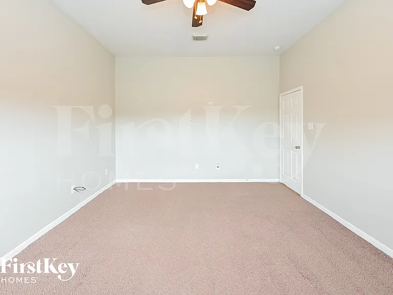 10364 Stone Gate Dr — Photo 8