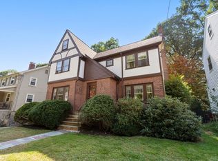 15 Crehore Rd, Chestnut Hill, MA 02467