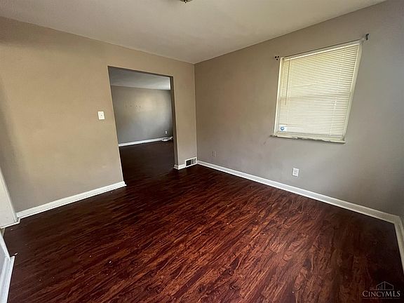 5th image of 2973 Veazey Ave