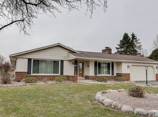 10626 N Hollyhock Ct, Mequon, WI 53092